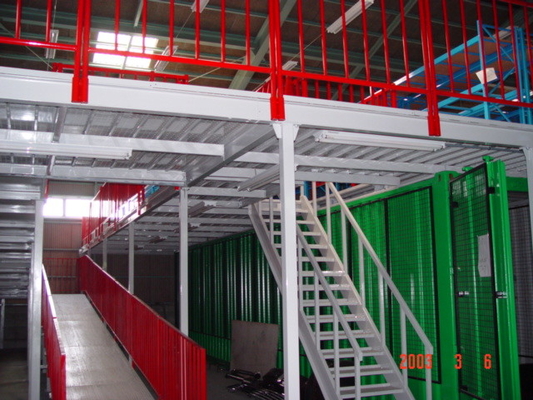 ประตูความปลอดภัย ระบบเตียงชั้น Mezzanine ชั้นสามสําหรับโครงการรถยนต์ Toyota