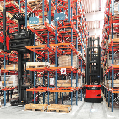 VNA Rack ช่องทางแคบมาก ช่องทางหนัก VNA Pallet Racking ช่องคลังสินค้า ช่องเก็บสินค้า พร้อมรถยกสามทาง