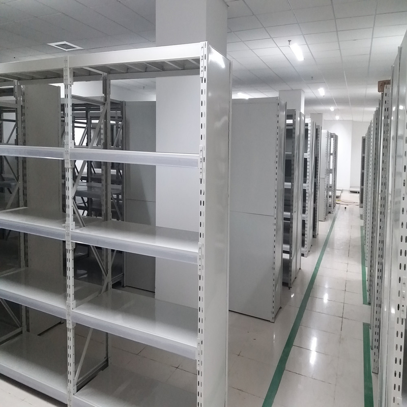 2000mm ความยาวแสดงผลงานแผ่นเหล็ก กลางภาระ ชั้นวางของสําหรับร้านขายยา
