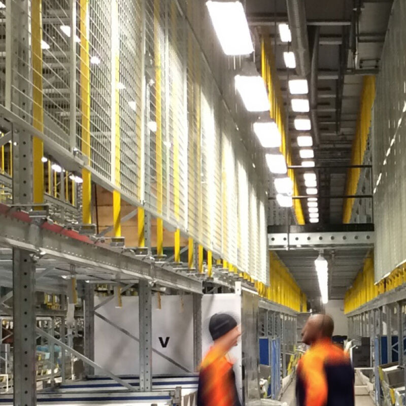 ตาข่ายลวดนิรภัยด้านหลังสำหรับชั้นวางสินค้าในคลังสินค้า ชั้นวางพาเลทแบบแข็งแรง